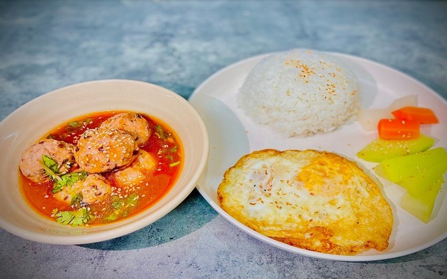 TIÊU QUÁN - Cơm Gà Chiên Mắm, Cơm Bò Sốt Tiêu Đen & Bánh Mỳ Đĩa