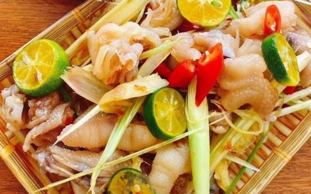 Chân Gà Sả Tắc Sốt Thái, Gỏi Xoài Khô Bò & Gỏi Đu Đủ Lổ Tai Heo - 384 Tên Lửa