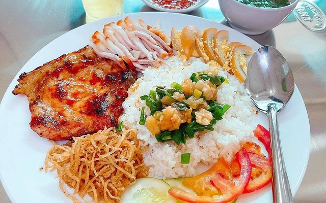 Cơm Sườn Nướng & Cơm Gà Xối Mỡ 247 - Trần Phú Cường