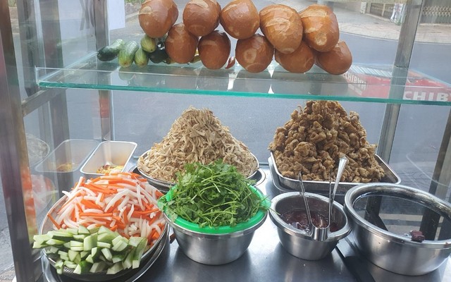 Bánh Mì Gà Da Giòn - 1 Tân Vĩnh