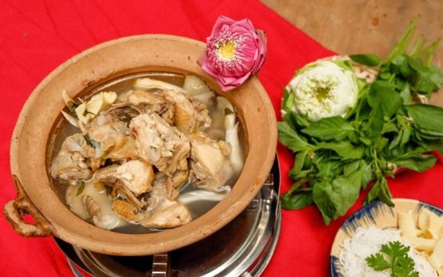 Ngõ 90 - Cơm Gà & Lẩu Gà Lá É