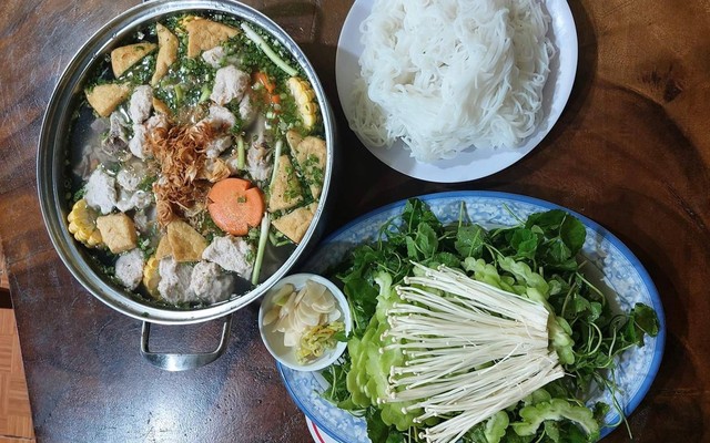 Bún Mọc Ngon - Lẩu Xí Quách - Khu Gia Viên