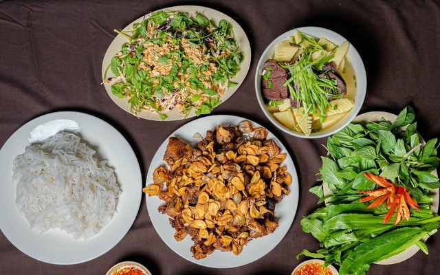 Gánh Hàng Ngan - Ngan Cháy Tỏi & Phở Cuốn, Phở Chiên Phồng - Hoàng Minh Giám
