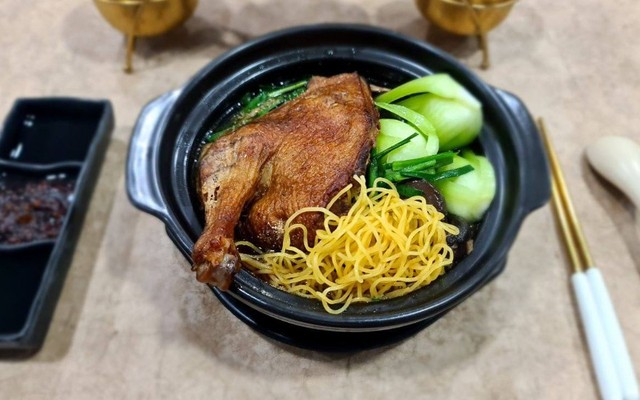 Danh Hoa Ký - Hủ Tiếu, Mỳ Vịt Tiềm & Hoành Thánh - Kỳ Đồng