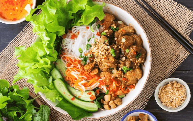 Bún Thịt Nướng Sài Gòn Xưa - Lý Thái Tổ