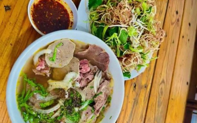 Tô Hoàng - Bún Bò Huế & Bún Riêu Cua - Lê Đại Hành