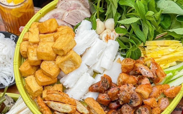 Tiệm Ăn Táo Đỏ - Bún Đậu Tóp Mỡ - Trần Nam Phú