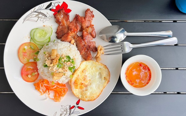 Cơm Tấm Phú Quí - Cơm Sườn - Thích Quảng Đức
