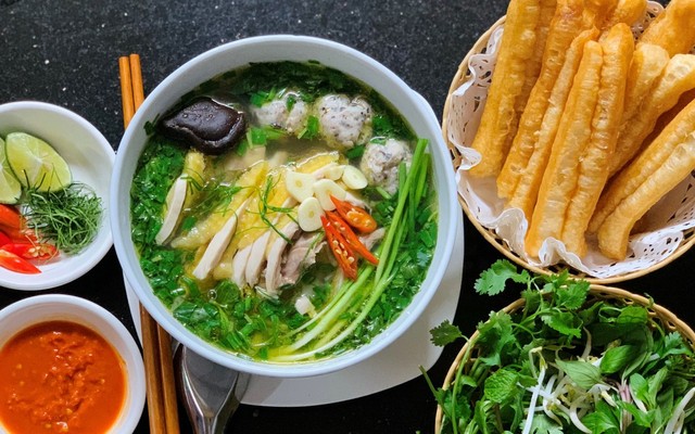 Quán 1982 - Phở Gà, Bún Thang & Cơm Gà Xối Mỡ