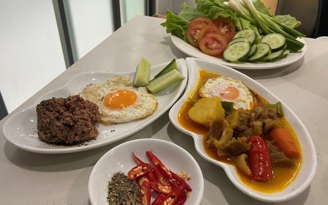 Minh Hương - Bít Tết & Pate Xíu Mại