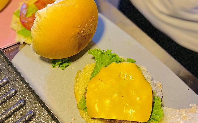 Hamburger & Hotdog Texas - Nguyễn Ái Quốc