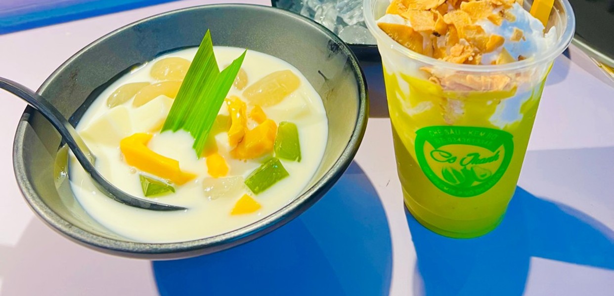 QUÁN CHÈ NHỎ XINH CỦA CÔ THANH VỚI BIỂN HIỆU NỔI BẬT