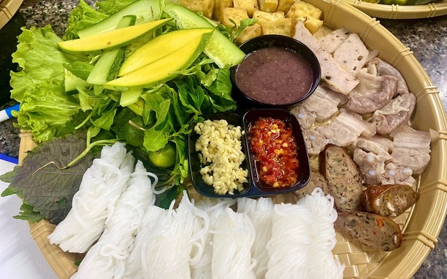 Bún Đậu Mắm Tôm Tấm Cám - Nguyễn Du