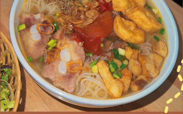 Ỉn Quán - Bún Riêu Tóp Mỡ Sườn Sụn