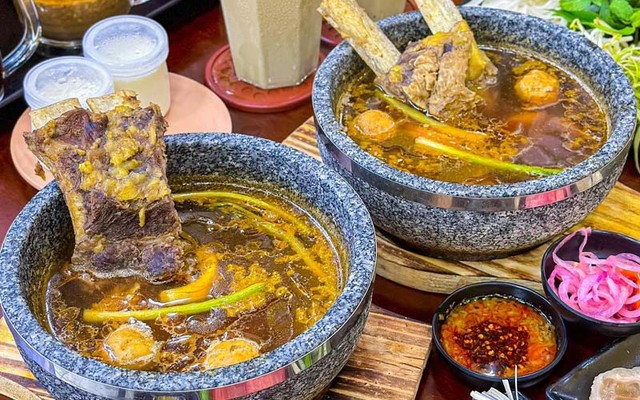 Bún Bò Thố Đá Mộc - Ung Văn Khiêm