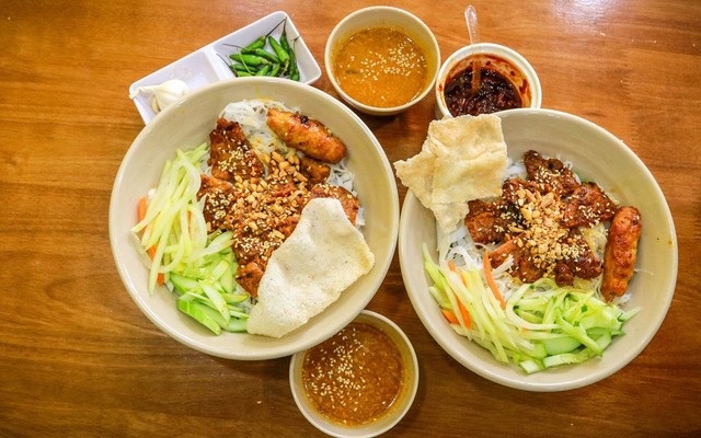Cô Thê - Bánh Xèo, Bún Thịt Nướng & Nem Lụi Lá Lốt - Chợ Hoà Khánh