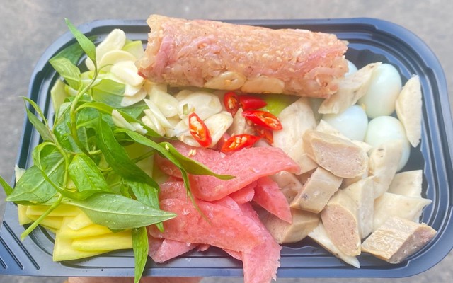 Bếp Nhà Quỳnh - Chân Gà & Tré Trộn - Hoà Bình