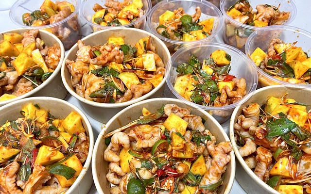 Ăn Vặt Nhà Phương - Chân Gà Sốt Thái