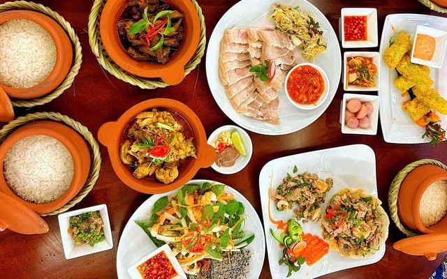 Nhà Hàng Cơm Sen - 04 Trần Anh Liên