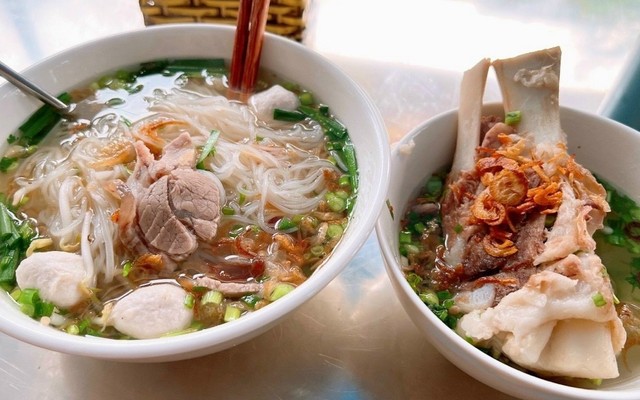 A.Tư Hủ Tiếu Mì Trộn & Bún Mọc - Đường Trần Quốc Toản