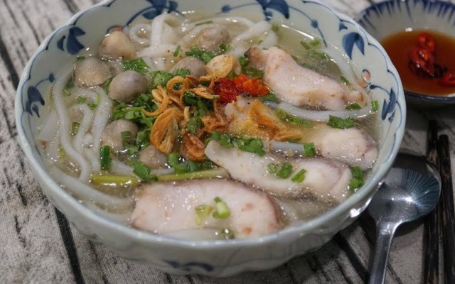 Quán Win - Cơm Gà Xối Mỡ, Cơm Bò Xào & Trứng Ốp La