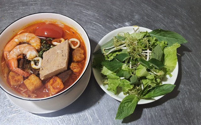 Quán Ken - Bún Riêu Cua - Cách Mạng Tháng 8