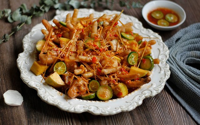 Má Nga - Chân Gà Sốt Thái & Cá Viên Chiên