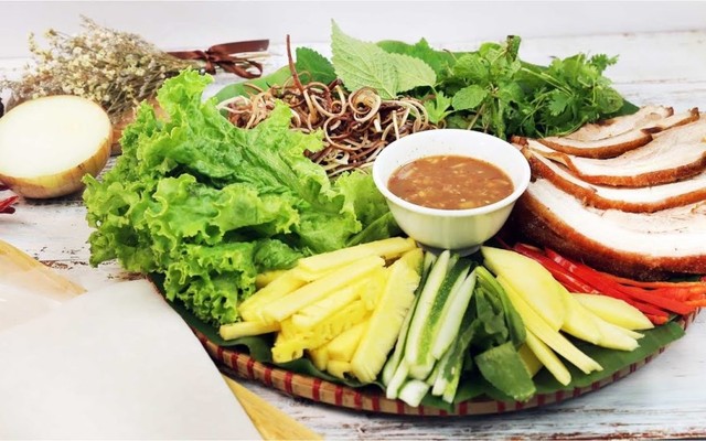 Xôm Quán - Hương Vị Xứ Quảng - 136 Phan Đình Phùng