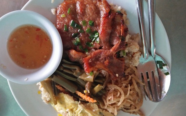 Cơm Tấm Sườn Muối Sả - Quang Trung