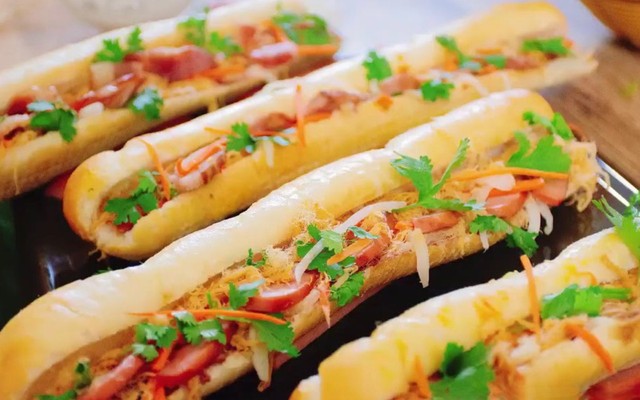 Bánh Mì Que & Cà Phê Muối - 10 Điềm Phùng Thị