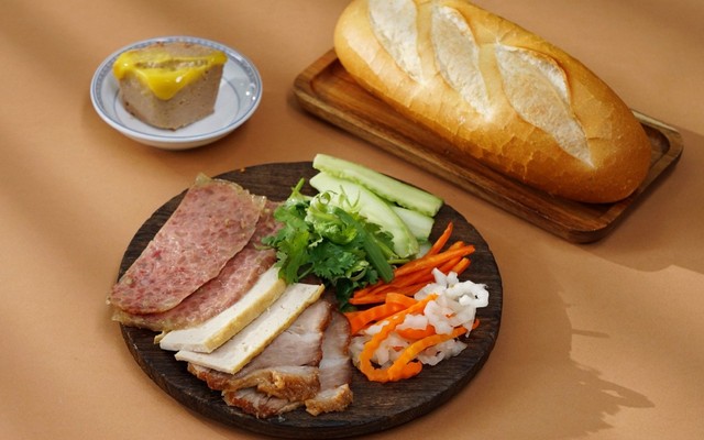 Bánh Mì Việt & Nước Sâm Thảo Mộc 1983 - Lê Thị Hồng Gấm