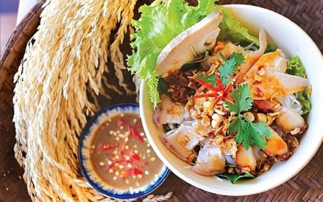Thiên Thần & Người Đẹp - Bánh Canh Xứ Huế & Bún Mắm Nêm Huế