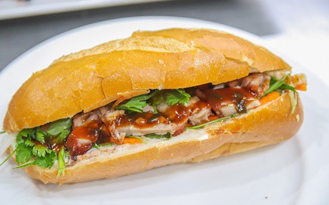 Bánh Mì Chả Cá & Cafe - 571 Điện Biên Phủ