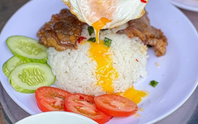 Cơm Tấm & Bún Riêu Trang Hoàng - Dương Bạch Mai