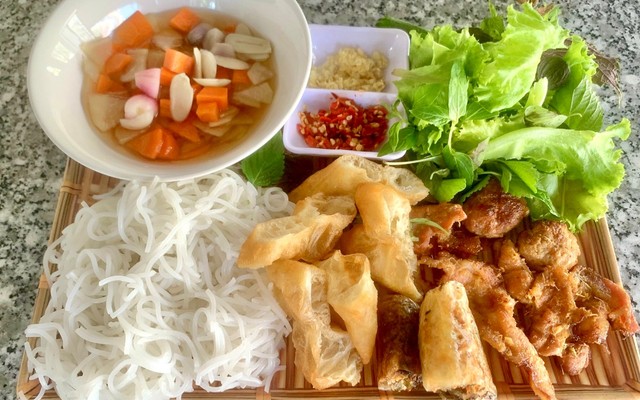 Phở Như Ý & Bún Chả Hà Nội - 3 Lê Quang Đạo