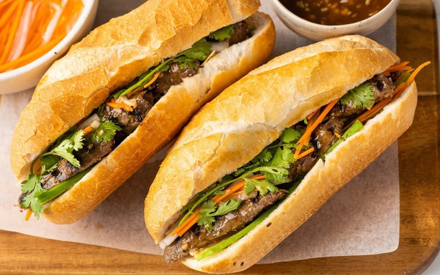 Bánh Mì A Phệ - Bánh Mì Gà Nấm & Bánh Mì Bò - Phù Liễn