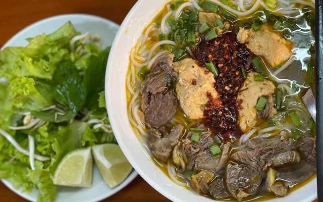 Bún Bò, Bánh Canh Cá Lóc & Cơm Gà Xối Mỡ Tư Bình