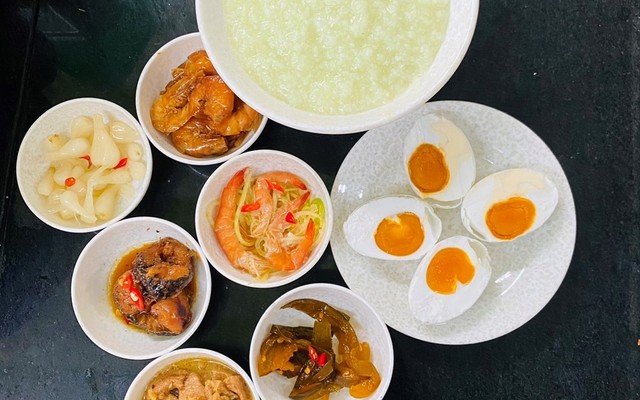 Cháo Trắng Hột Vịt Muối - Cua Biển
