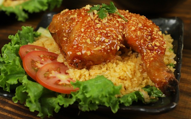 Hủ Tiếu Xào & Cơm Gà Mắm Tỏi - Mì Xào Giòn Quy Thủy