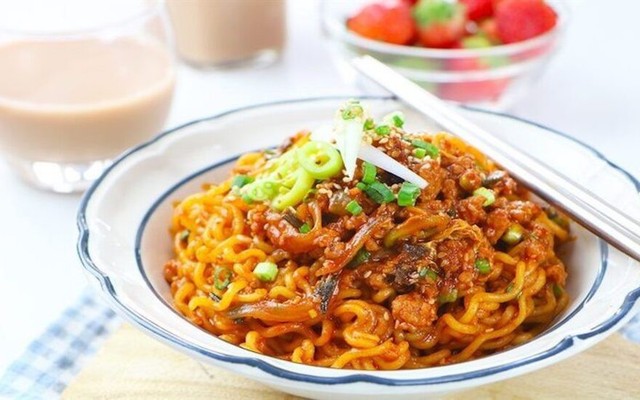 Mì Trộn Xiên Que, Nước Ép, Mì Trộn Indomie - La Thành