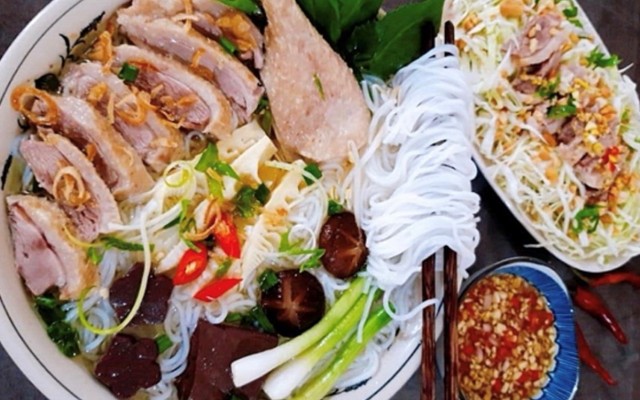 Tiệm Cháo Hào Sữa & Bún Miến Vịt - Trương Định