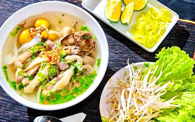 Bánh Canh Má Năm - Bánh Canh Gà Xé - Đường 39