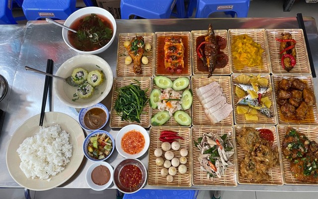 Quán Cơm Bà Trang - 4 Phạm Văn Nghị