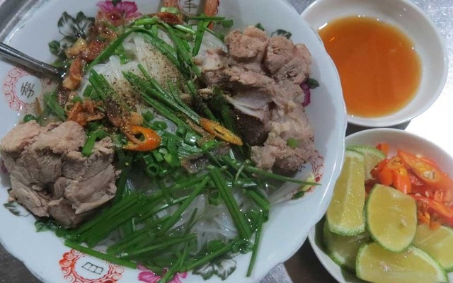 Hủ Tiếu Gõ Hoài Nam - Bánh Canh, Nui Giò Heo & Hột Vịt Lộn - Trần Văn Ơn