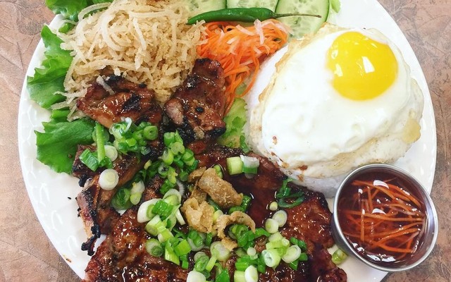 Cơm Tấm Cô Ba Mập Sài Gòn - Phạm Văn Chiêu