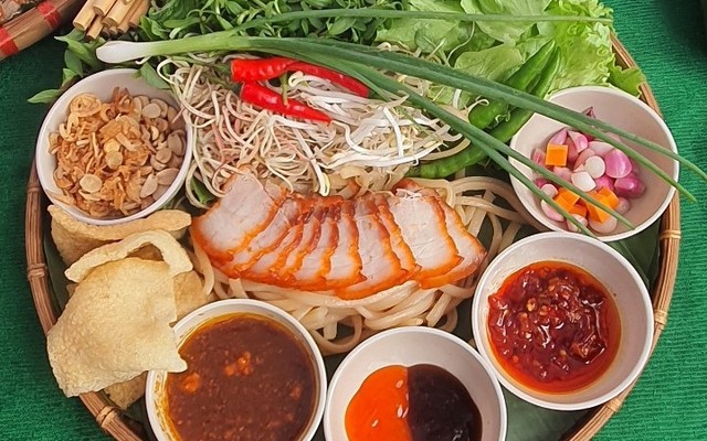 Ẩm Thực Xứ Quảng - Cơm Gà Quay, Cao Lầu Hội An & Mì Xá Xíu - Lê Trọng Tấn