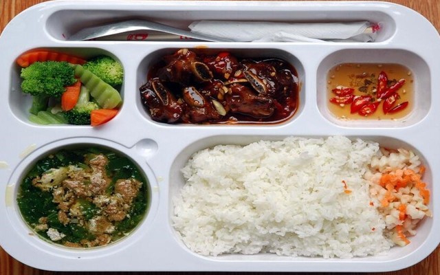 Cơm Sườn & Cá Kho Nấm - Yan