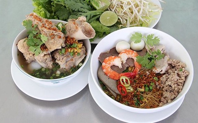 Hủ Tiếu Nam Vang Chị Dung - Phan Huy Ích