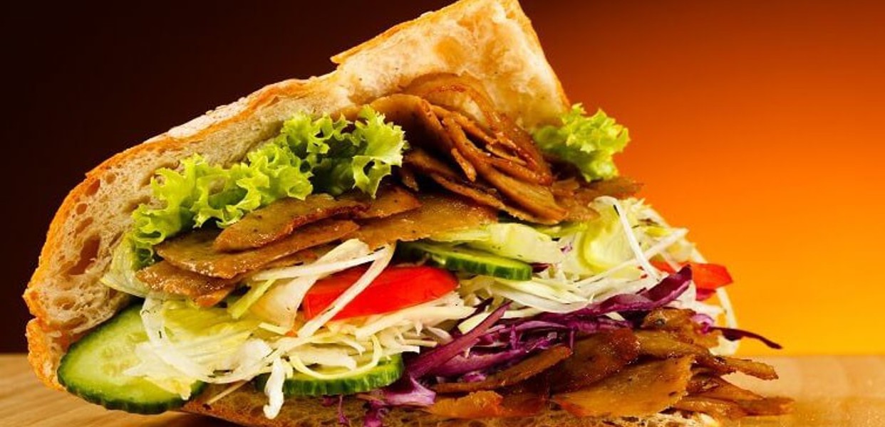 BÁNH MÌ THỔ NHĨ KỲ NOVA KẾT HỢP HOÀN HẢO GIỮA THỊT NƯỚNG VÀ RAU TƯƠI