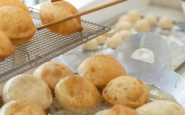 Bánh Tiêu Đậu Xanh A Chảy - Lê Văn Lương